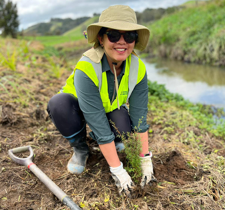 Deane staff planting